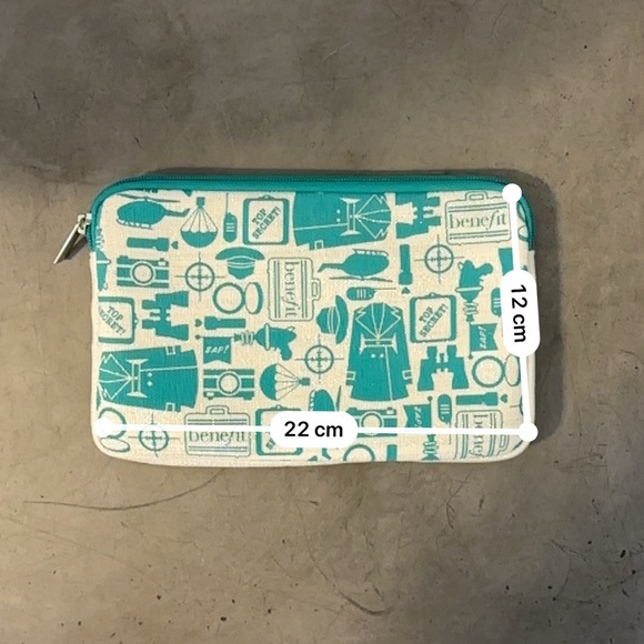 🎀 Benefit Makeup Bag | Pink Zipper Pouch | Travel Cosmetic Organizer - Picture 5 of 6